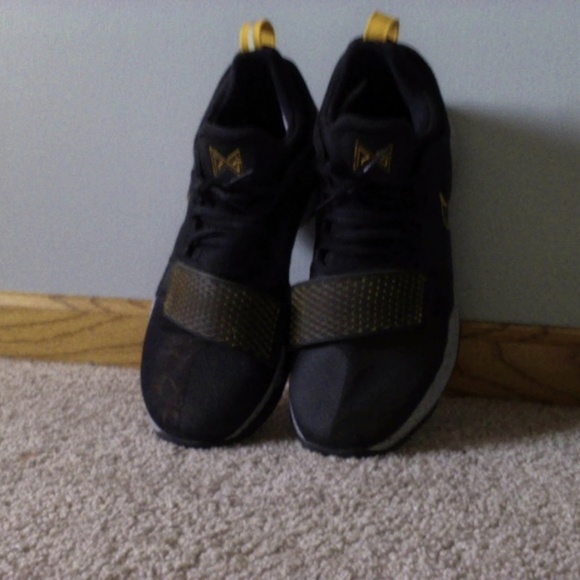 Nike basketball shoes - Picture 2 of 6